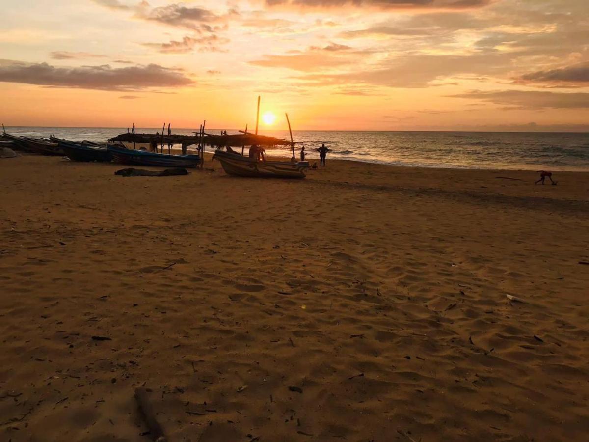 Sea Beach Resort Negombo Extérieur photo